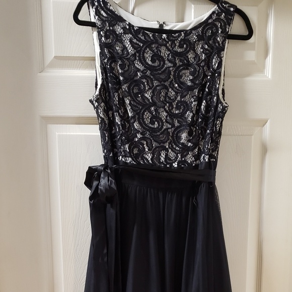 💖HOST PICK💖 Jessica Howard Lace Gown - Picture 2 of 6